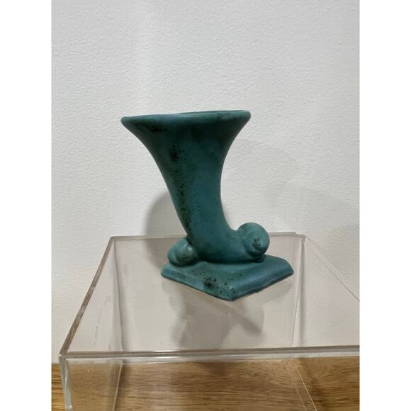 Made in the 40’s by Abingdon ? Pottery Cornucopia Vase - Picture 3 of 8